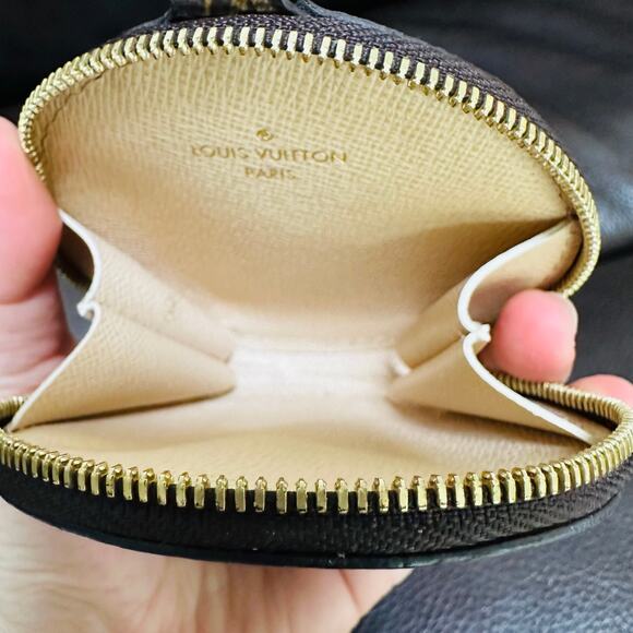 Louis Vuitton Round Coin Purse - Picture 10 of 11